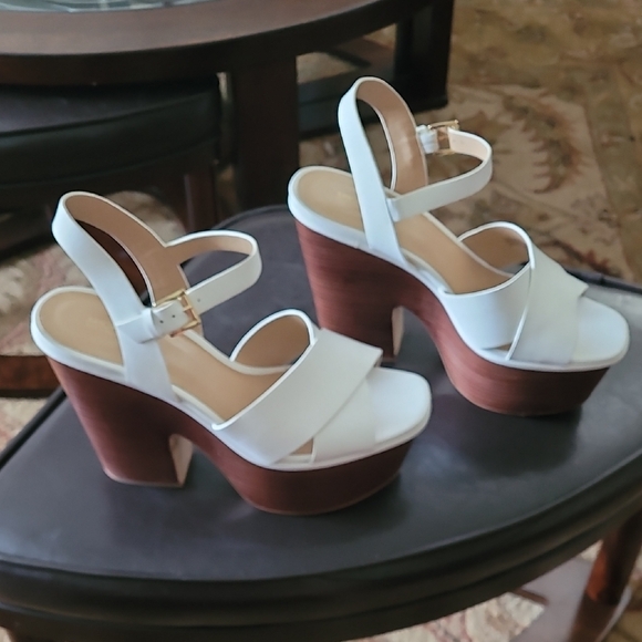 Michael Kors DIVIA WEDGE Sandals OPTIC WHITE - 5.5" Heel - Picture 4 of 8